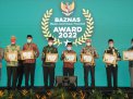 Gubernur Al Haris Terima Penghargaan Baznas Award 2022