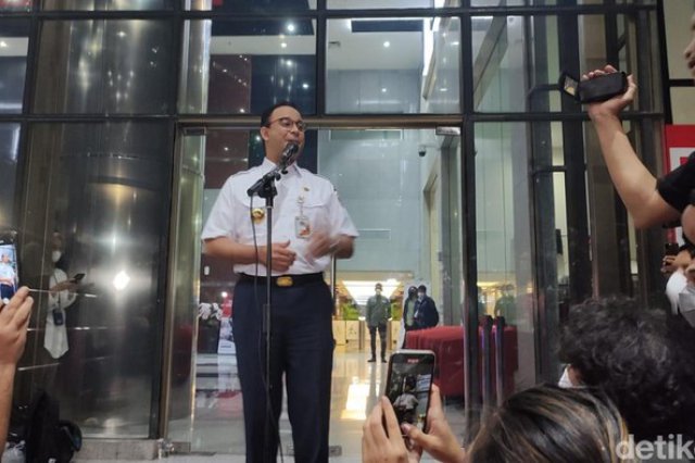 Usai Diperiksa KPK, Netizen Fokus ke Mikrofon Tak Biasanya