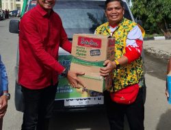 Ketua DPD Golkar Merangin Herman Efendi Serahkan Bantuan Logistik Korban Bencana Banjir dan Tanah Longsor Sumatera Barat 
