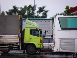 Truk Sumbu Tiga Bakal Ditilang Jika Melintasi Tol saat Libur Nataru