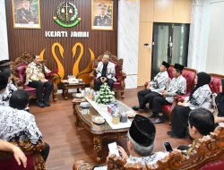 Kajati Jambi Terima Audiensi PGRI, Bahas Perlindungan Hukum Guru dalam Penerapan KUHP dan KUHAP Baru