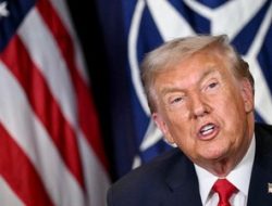 Trump “Sesumbar” Iran Memohon Saat Kapal Induk AS Masuk Timur Tengah