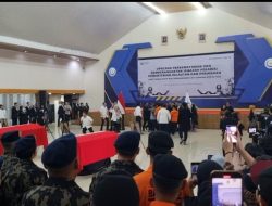 Menteri KKP Sakti Wahyu Trenggono Pingsan Saat Lepas Jenazah Korban Pesawat ATR 42-500