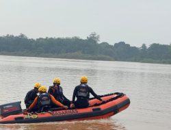 Tim SAR Jambi Tembus Arus Deras, Pencarian Wanita yang Diduga Terjun ke Sungai Batanghari Masih Berlanjut