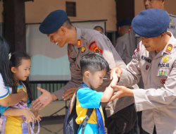 Serunya Preschool Field Trip, Murid TK Kurnia Global Belajar Tugas Brimob