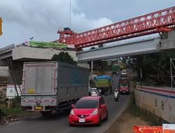 Proyek Tol Betung–Jambi Tancap Gas, Girder Jembatan di Jalintim Mulai Terpasang