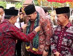 Begitu Masuk Merangin, Bupati H M Syukur Disambut Secara Adat