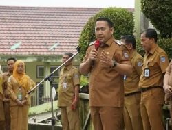 Hari Pertama Masuk Kerja, Bupati Apel di RSD Kol Abundjani
