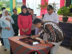 H M Syukur Resmikan Rumah Data dan PKK Desa Lantak Seribu