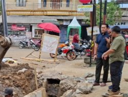 Sidak Jalan Orang Kayo Hitam, Bupati M. Syukur Geleng Kepala Temukan Drainase Jadi Septic Tank