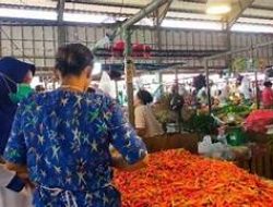 Harga Sembako di Pasar Angso Duo Stabil, Cabai Merah Tembus Rp35 Ribu per Kg