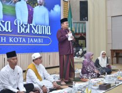 Wali Kota Jambi Maulana Ajak ASN Perkuat Kesalehan Sosial Saat Buka Puasa Bersama Pemkot Jambi
