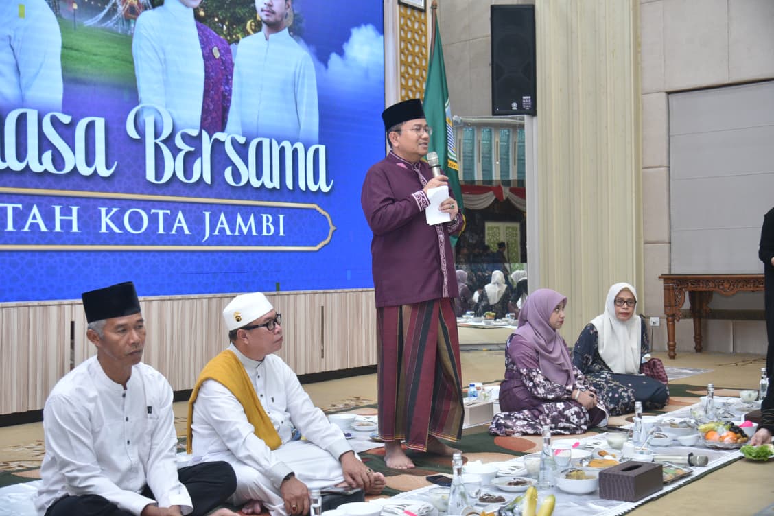 Pemerintah Kota Jambi meneguhkan komitmen menjadikan Ramadan sebagai momentum memperkuat silaturahmi, meningkatkan kesalehan individu dan sosial, serta memperkokoh semangat pelayanan yang amanah, profesional, dan berorientasi pada kesejahteraan masyarakat Kota Jambi.