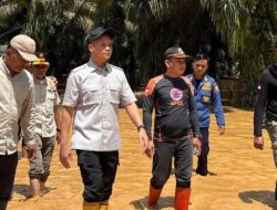 Cepat Tanggap, Wabup Sarolangun Gerry Trisatwika Tinjau Langsung Kondisi Banjir dan Evakuasi Warga Terdampak 