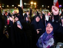 Rakyat Iran Tolak Negosiasi dengan Amerika Serikat, Ribuan Warga Turun ke Jalan dan Siap Hadapi Perang