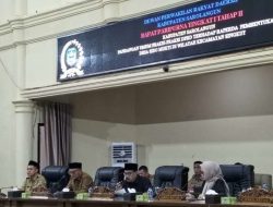 Ketua DPRD Sarolangun Ahmad Jani Pimpin Rapat Paripurna Pandangan Umum Fraksi-Fraksi DPRD Terhadap Raperda Pembentukan Desa Sido Mukti