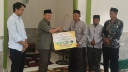 Cek Endra Serahkan Bantuan di MDT Nurul Hidayah Alquraniyah, Generasi Qurani 