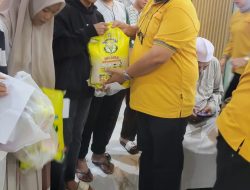 Ketua DPD Partai Golkar Kabupaten Merangin Turun Langsung Bagikan 400 Paket Sembako Gratis untuk Masyarakat