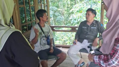Tim peneliti program MORA melakukan kunjungan lapangan ke dua desa di Provinsi Jambi