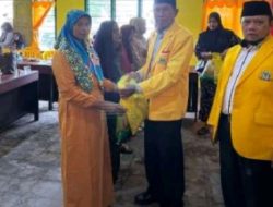 Dalam Rangka HUT Partai Golkar ke-61, DPD Partai Golkar Kabupaten Bungo Bagikan Sembako Gratis untuk Masyarakat 