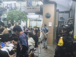 Brimob Kepung Kantor Judi Online Internasional di Hayam Wuruk