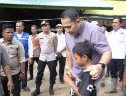 Sambangi Korban Banjir Selango, Bupati M. Syukur: Bapak Ibu Tidak Sendirian