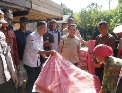 Wabup A. Khafidh Dampingi Gubernur Tinjau Kondisi Pascabanjir di Pulau Bayur dan Rantau Limau Kapas