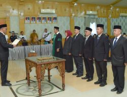 Lantik Pimpinan BAZNAS Sarolangun periode 2026-2031, Bupati Hurmin Tegaskan Pengelolaan Zakat yang Profesional dan Akuntabel 