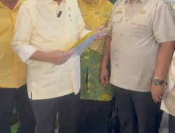 Cek Endra Serahkan SK DPD Golkar Merangin periode 2026-2031, Pengurus Diminta Gerak Cepat Besarkan Partai 