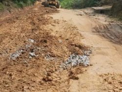 PTPN IV Perbaiki Jalan Desa 12 Km di Muaro Jambi, 1.750 KK Kini Nikmati Akses Lebih Aman dan Lancar