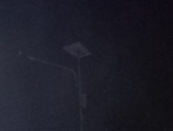 Warga Desa Pematang Gajah RT 13 digegerkan dengan peristiwa terbakarnya kabel jaringan listrik pada malam hari.