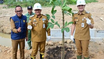 Wali Kota Maulana Tanam Pohon di Telaga Kajang Lako, Siapkan RTH untuk Warga Kota Jambi