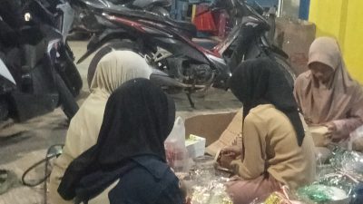 Gotong Royong Ibu-ibu Siapkan Parcel 17 Agustus di Tengah Malam, Semangat Kemerdekaan Tak Pernah Padam