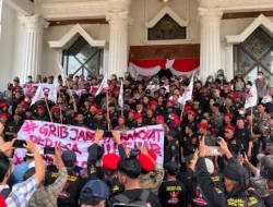 Massa GRIB Jambi Gelar Aksi di Kantor Gubernur, Soroti Tambang Ilegal Hingga Tata Kelola Pemerintahan