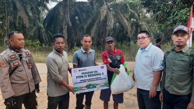 Ringankan Beban Warga Terdampak Kemarau, PTPN IV Regional IV Salurkan Paket Sembako untuk SAD