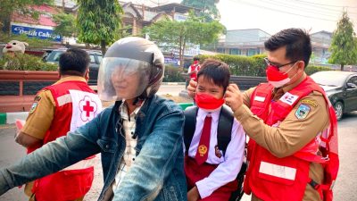 Peduli Kabut Asap Dampak Karhutla, PMI Kabupaten Sarolangun Bagikan 5.000 Masker untuk Masyarakat 