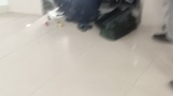 Akhirnya diperbaiki petugas tangan asli lift yang rusak 