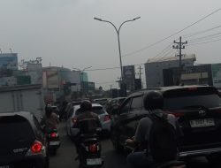 Lampu merah simpng Mayang mati arus lalu lintas Jambi macet 