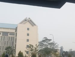 Kabut asap masih menyelimuti Jambi siang hari jarak pandang menurun