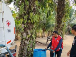 Krisis air bersih melanda PMI kota Jambi salurkan 15.000 liter ke warga terdampak