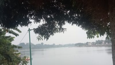 Pesona yang hilang sungai batang hari diselimuti kabut tebal wisata tepian sungai sepi pengunjung