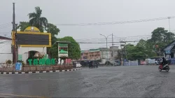 Hujan deras guyur kota Jambi kualitas udara mulai membaik meski masih tidak sehat 