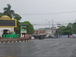 Hujan deras guyur kota Jambi kualitas udara mulai membaik meski masih tidak sehat 
