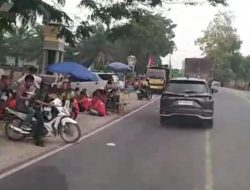 ratusan buruh PTPN duduki baju jalan jambi aksi mogok bikin jalan macet