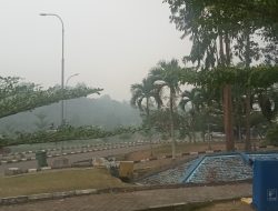 Kabut asap  pekat jarak pandang terbatas ispu tembus 254 sangat tidak sehat 